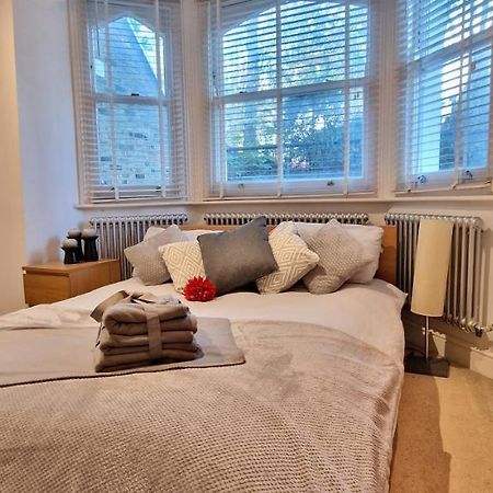 Action Packed Local 3Br 1 Mins Walk To Everything Apartment London Ngoại thất bức ảnh