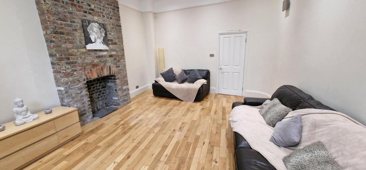 Action Packed Local 3Br 1 Mins Walk To Everything Apartment London Ngoại thất bức ảnh